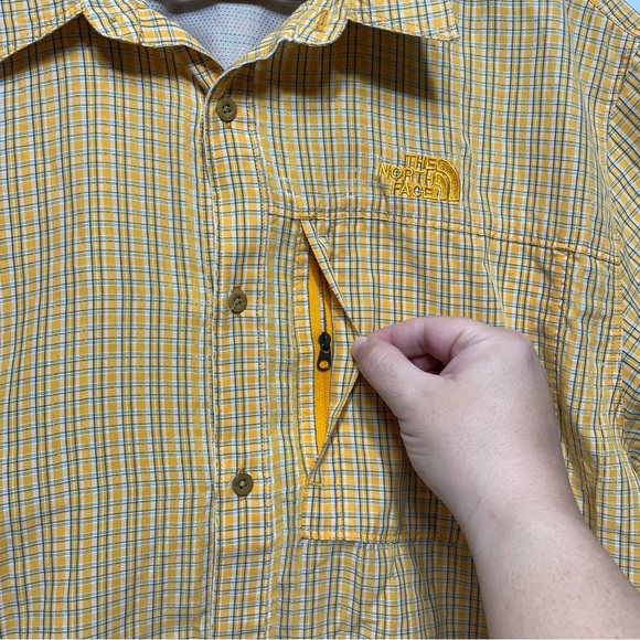 The North Face Button Down Zip Pocket Short Sleeve Yellow Plaid Men's Size XL - Picture 4 of 13